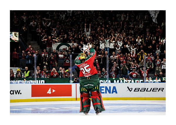 Poster Frölunda HC SDHL Stephanie Neatby Lyfter Pokalen