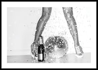 Festlicher Glanz mit Glitzer und Glamour auf der Tanzfläche-0