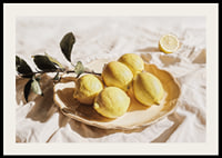 I limoni luminosi su un piatto creano una sensazione di sole-2