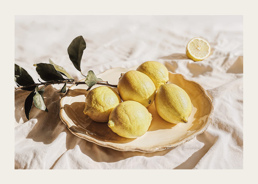 Ljusa citroner på ett fat skapar en solig känsla-12