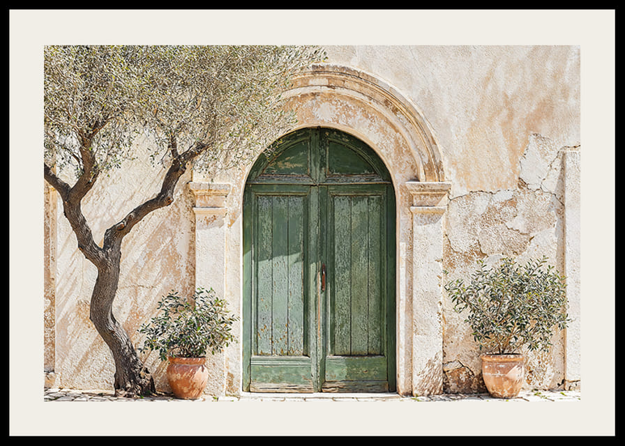 En grønn dør innebygd i Middelhavets sjarm og tidløse skjønnhet-12