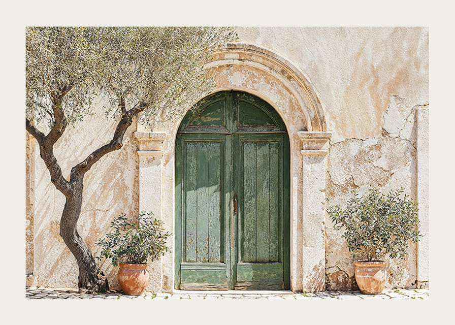 En grønn dør innebygd i Middelhavets sjarm og tidløse skjønnhet-12