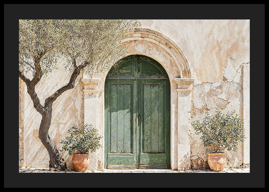 En grønn dør innebygd i Middelhavets sjarm og tidløse skjønnhet-12