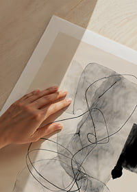 Minimalistische Abstraktion mit fließenden Linien und Grautönen-9
