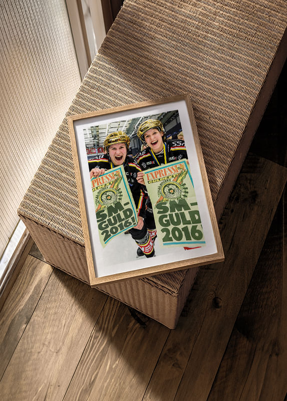 Poster Emma Eliasson och Michelle Karvinen Firar SM-GULD 2016 Luleå Hockey crossfade