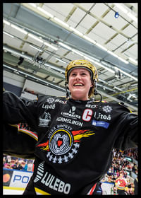 Emma Eliasson Med Guldhjälm Luleå Hockey-2