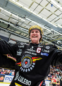 Emma Eliasson Med Guldhjälm Luleå Hockey-3