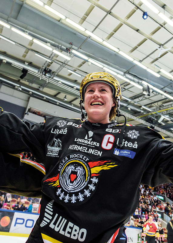 Emma Eliasson Med Guldhjälm Luleå Hockey-12