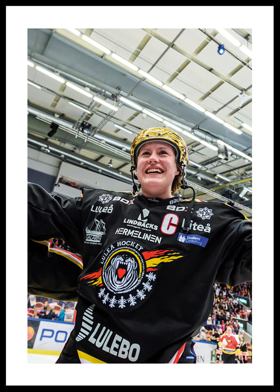 Poster Emma Eliasson Med Guldhjälm Luleå Hockey