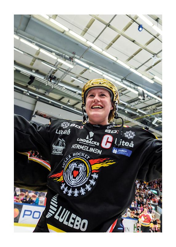 Poster Emma Eliasson Med Guldhjälm Luleå Hockey