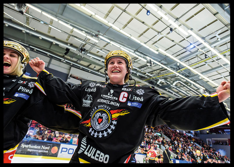 Emma Eliasson Med Guldhjälm No.2 Luleå Hockey -12
