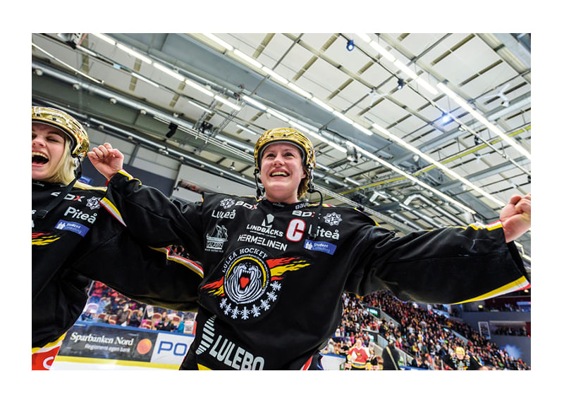 Emma Eliasson Med Guldhjälm No.2 Luleå Hockey -12