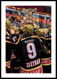 #9 Sletbak firar SM Guld med laget No.1-0
