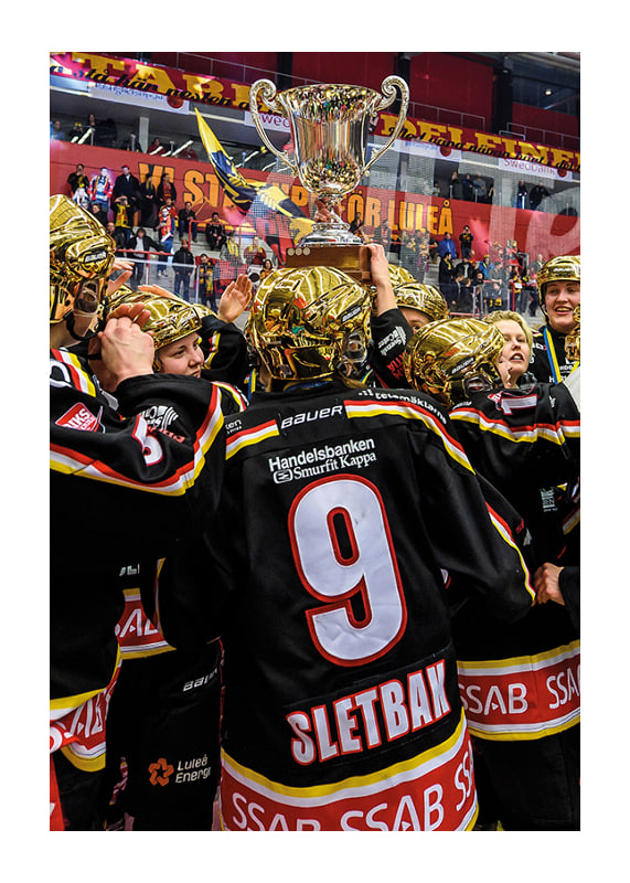 Poster #9 Sletbak firar SM Guld med laget No.1