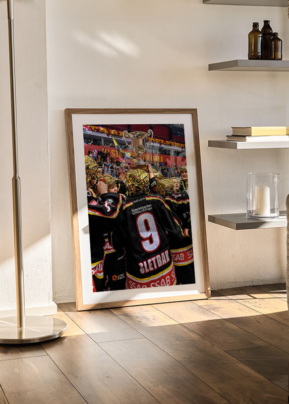 Poster #9 Sletbak firar SM Guld med laget No.1 crossfade