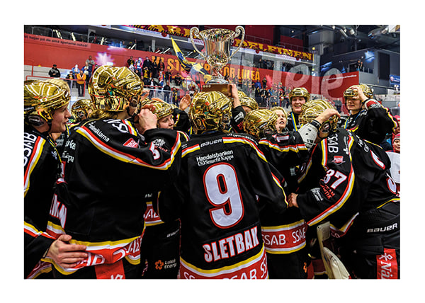 Poster #9 Sletbak firar SM Guld med laget No.2