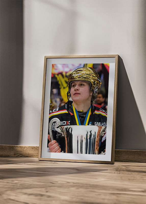 Poster Johanna Fällman Lyfter Bucklan Luleå Hockey crossfade