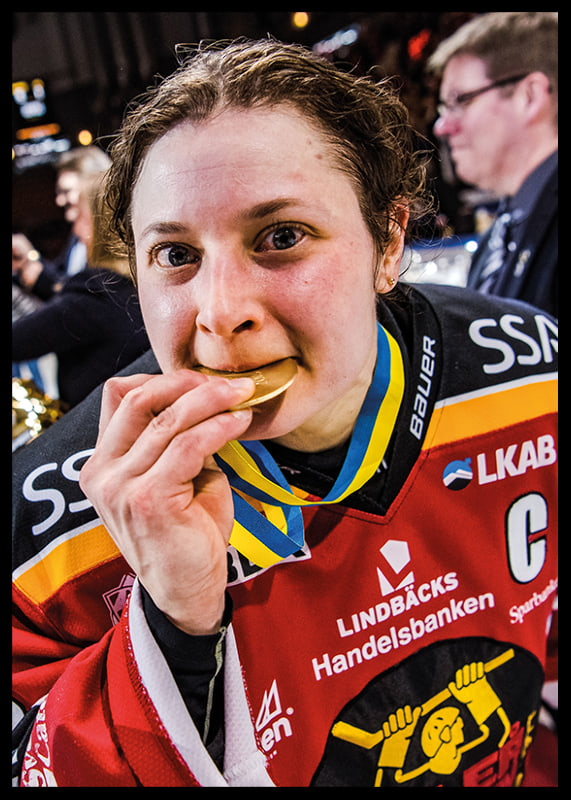 Jenni Hiirikoski Biter I Guldet Luleå Hockey-12