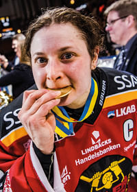 Jenni Hiirikoski Biter I Guldet Luleå Hockey-3