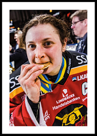 Jenni Hiirikoski Biter I Guldet Luleå Hockey-0
