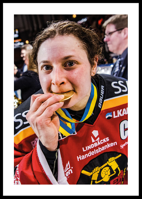 Poster Jenni Hiirikoski Biter I Guldet Luleå Hockey