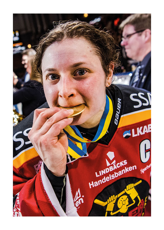 Poster Jenni Hiirikoski Biter I Guldet Luleå Hockey