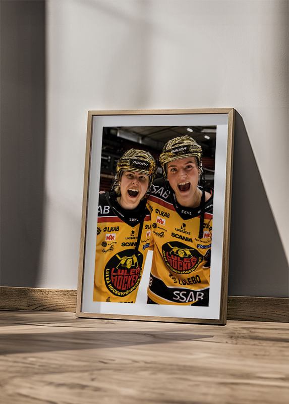 Poster Noora Tulus Och Ronja Savolainen SM-Guld 2022 Luleå Hockey crossfade