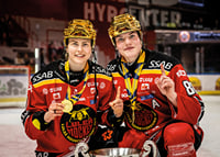 Noora Tulus Och Ronja Savolainen SM-Guld 2023 Luleå Hockey-3