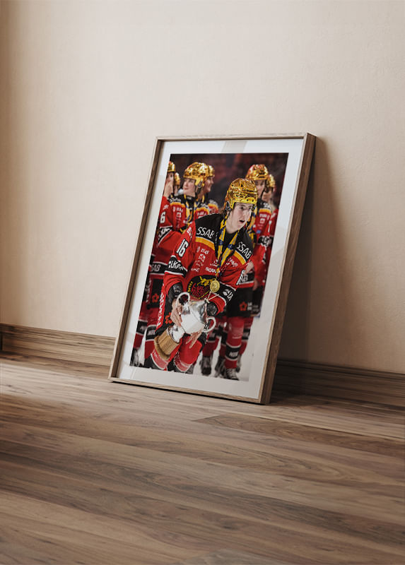 Poster Petra Nieminen SM-Guld 2024 Luleå Hockey crossfade