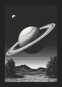 Una scena surreale in bianco e nero in cui Saturno sorge possente su un paesaggio terrestre.-5