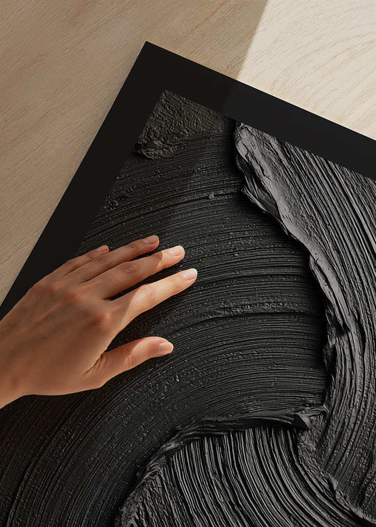 Mörka, virvlande streck ger en lugn, elegant känsla.-12