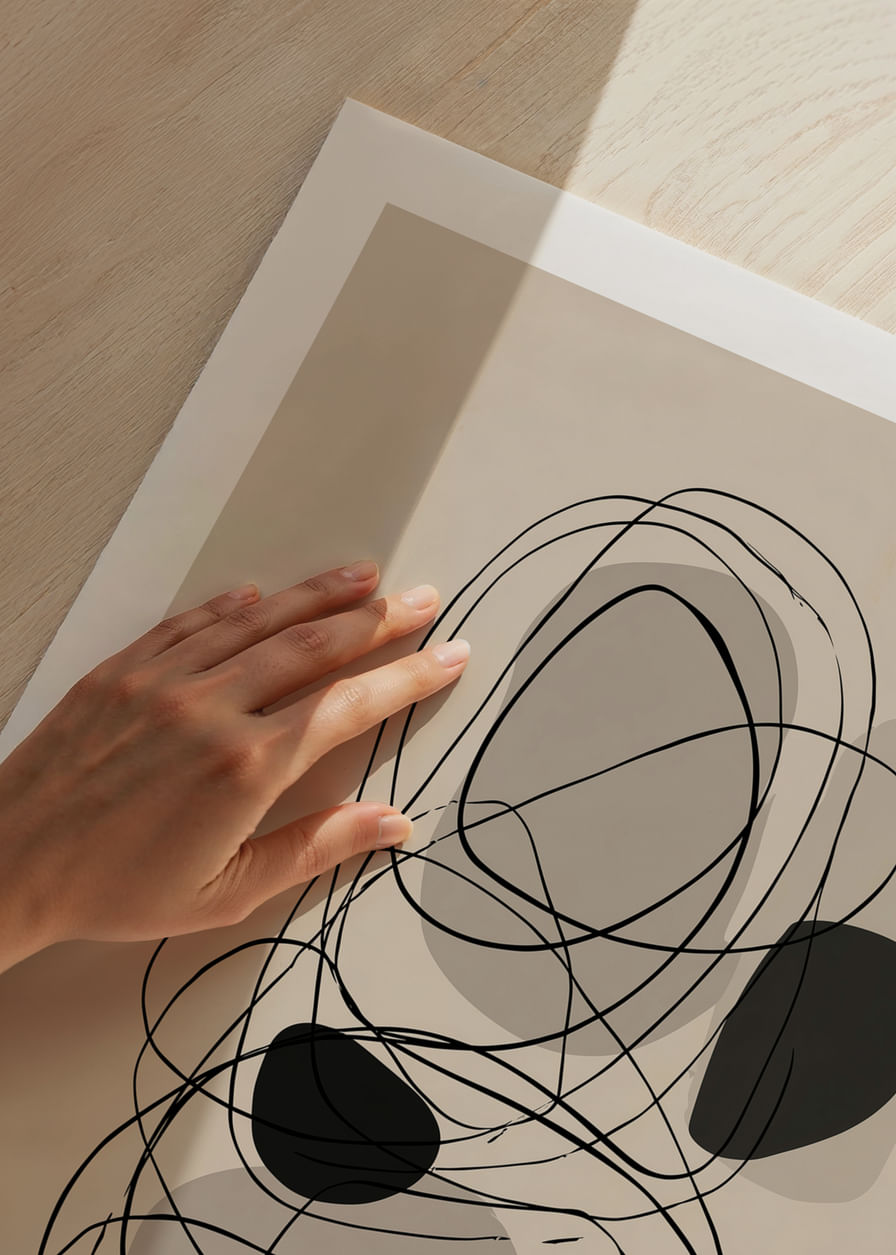 Liniile dinamice întâlnesc abstracția delicată într-un echilibru armonios.-12