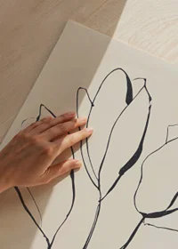Stilren blomposter med minimalistisk design och stilfulla linjer.-9