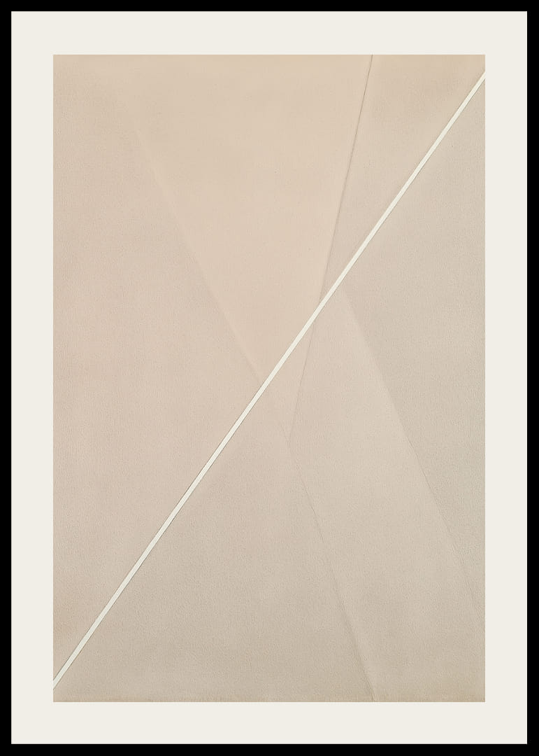 Tonuri moi, neutre, se strecoară pe pânză într-o abstracție subtilă.-12