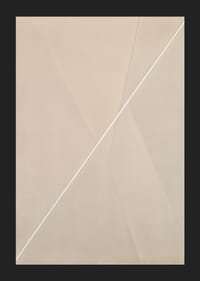 Tonuri moi, neutre, se strecoară pe pânză într-o abstracție subtilă.-5