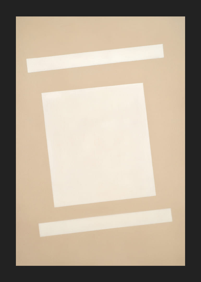 Ett enkelt motiv av vita former på beige bakgrund.-12