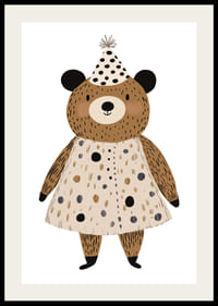 Onnellinen karhu juhlahatussaan levittää iloa ja leikkisyyttä.-2