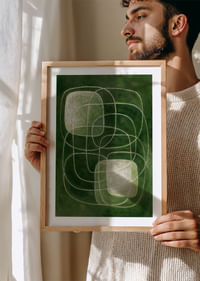 Formele delicate plutesc pe un fundal verde cu o eleganță atemporală.-4