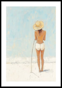 Een vrouw staat op het strand en kijkt uit over de zee.-0