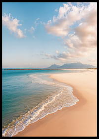 Un rivage de rêve rencontre la mer bleue claire.-2