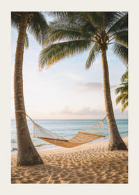 Magisk strandutsikt med hengekøye og svaiende palmer.-3