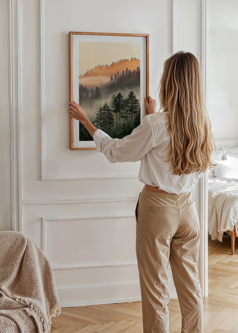 Skogens dimmiga morgonljus skapar en magisk atmosfär.-12