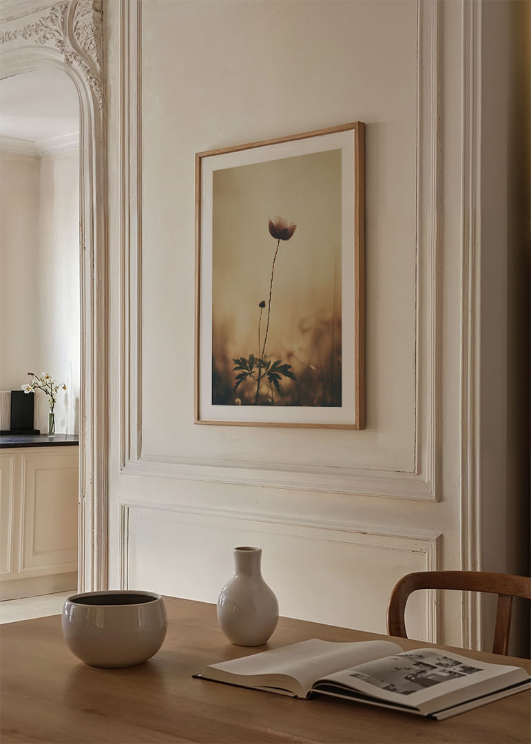 Une fleur solitaire s'étend vers la lumière du matin avec une beauté tranquille.-12