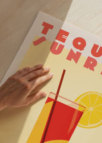 Een kleurrijke cocktailposter van Tequila Sunrise die zonnige vreugde verspreidt.-3