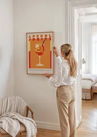 En livlig affisch som fångar Aperol Spritz elegans och fräschör.-2