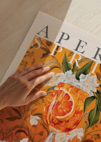 Een kleurrijke poster die citrusvruchten en bloemen in harmonie weergeeft.-3