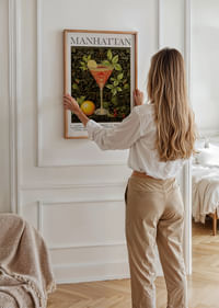 Elegáns koktélposzter citrusos és klasszikus tónusokkal.-2
