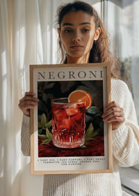 Frisk og livlig plakat med en fristende negroni.-2