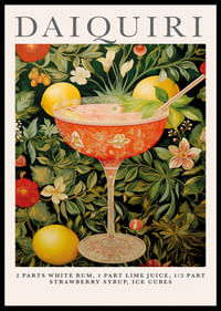 Een luxe daiquiri omgeven door levendig fruit en bloemen.-0