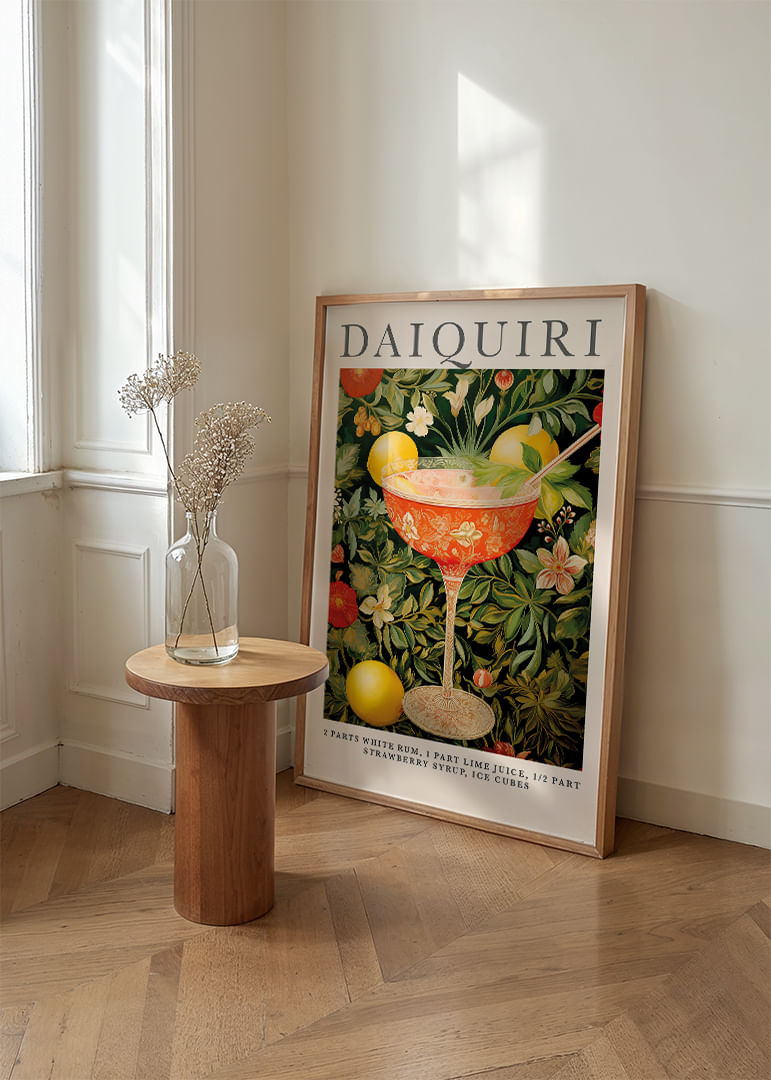 Een luxe daiquiri omgeven door levendig fruit en bloemen.-12